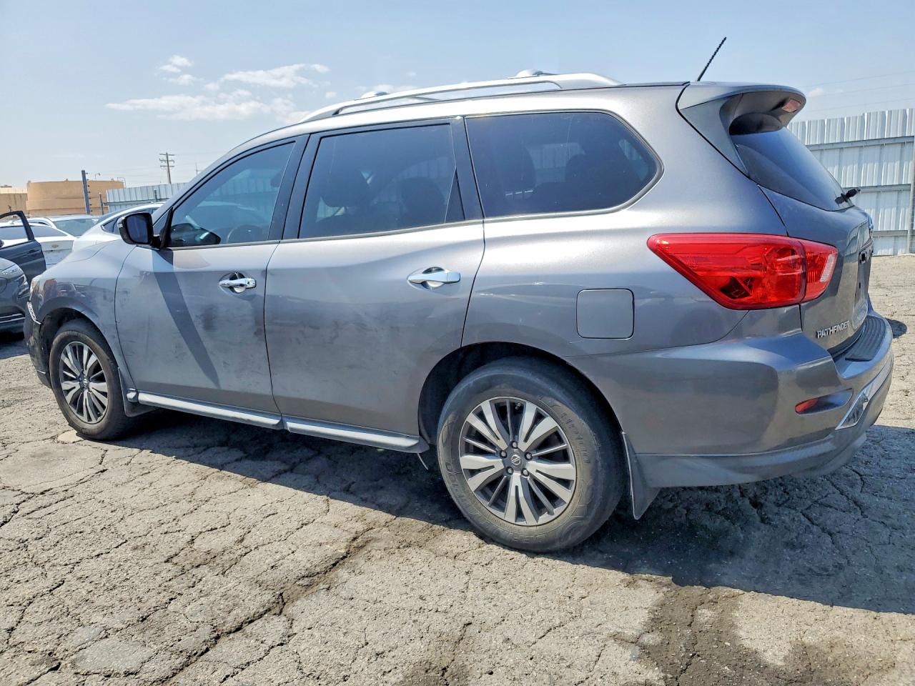 Nissan Pathfinder S