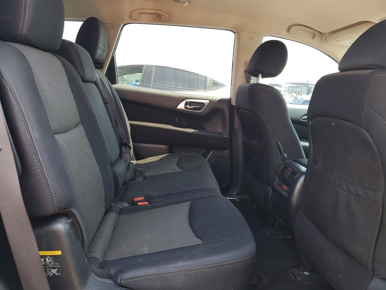 Nissan Pathfinder S