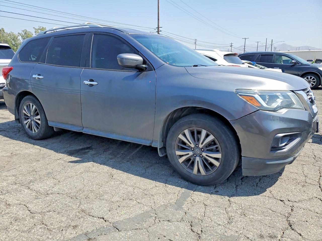 Nissan Pathfinder S