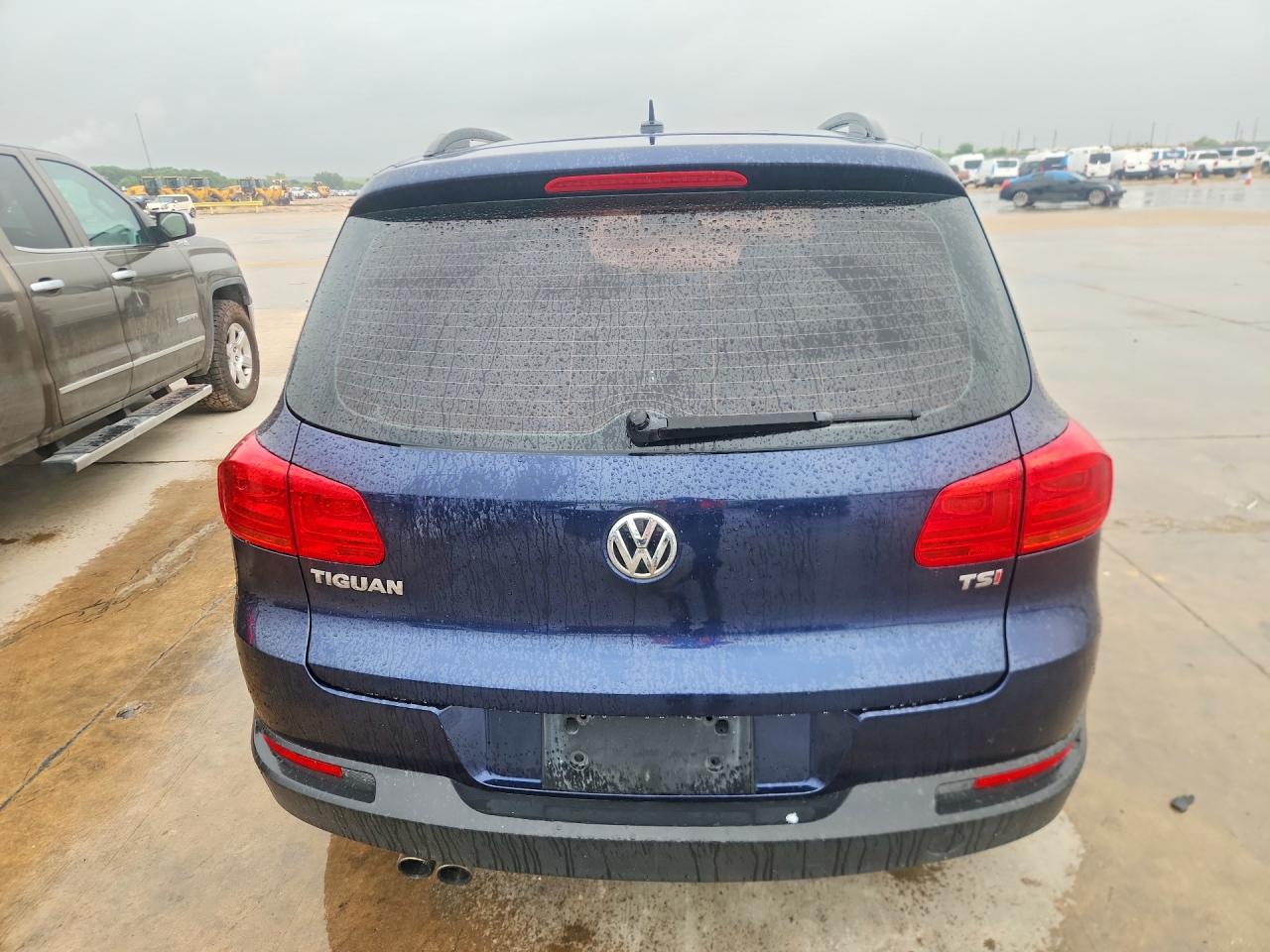 Volkswagen Tiguan S