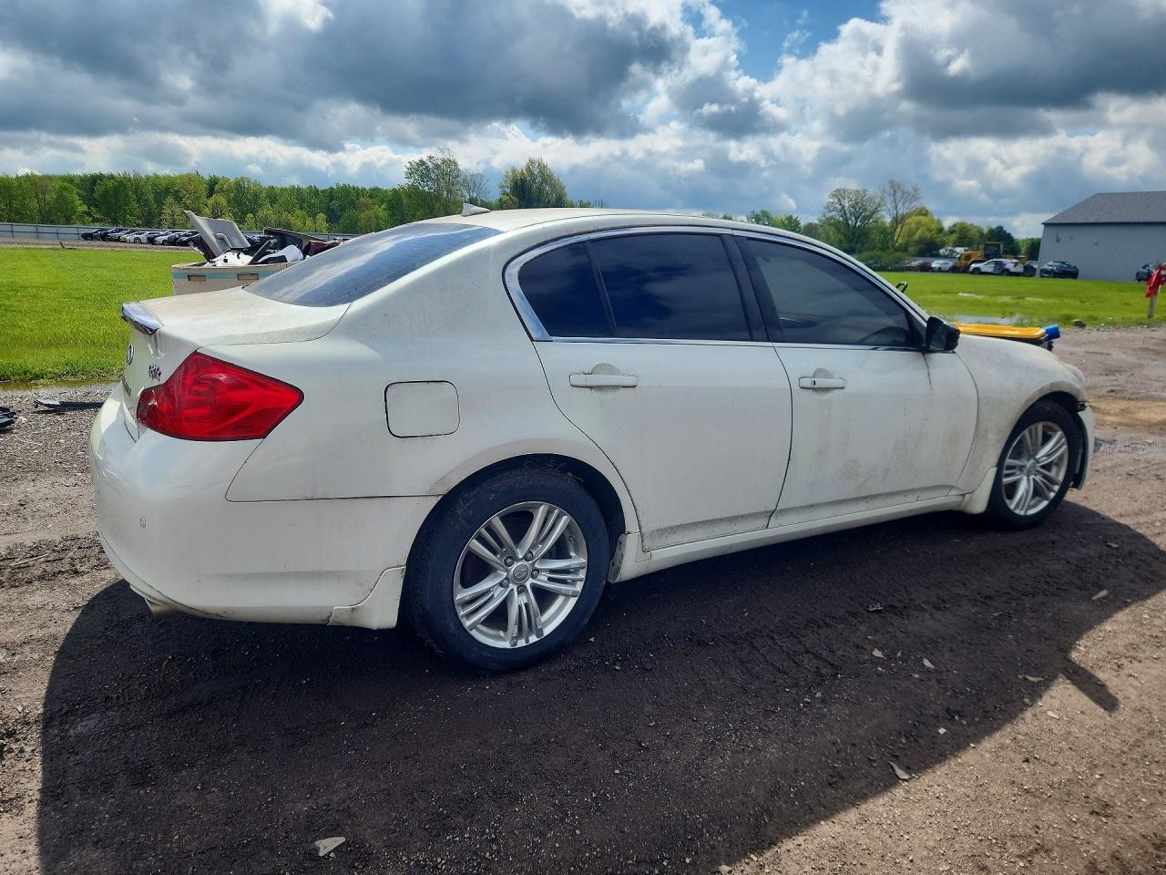 INFINITI G37 X