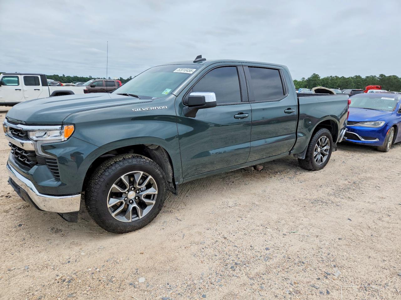 Salvage Chevrolet Silverado Image