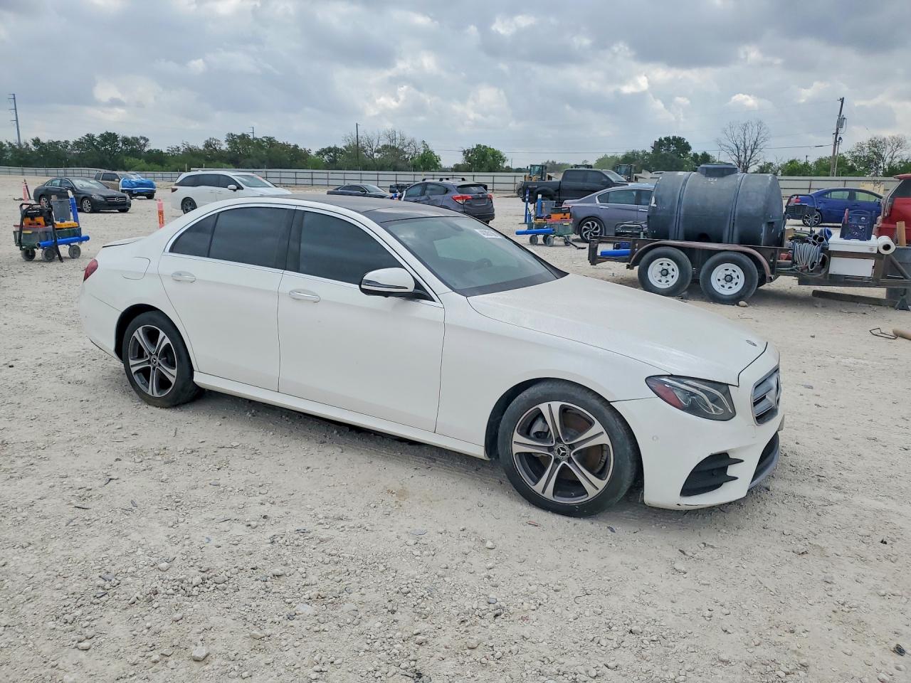 Mercedes-Benz E-Class 300