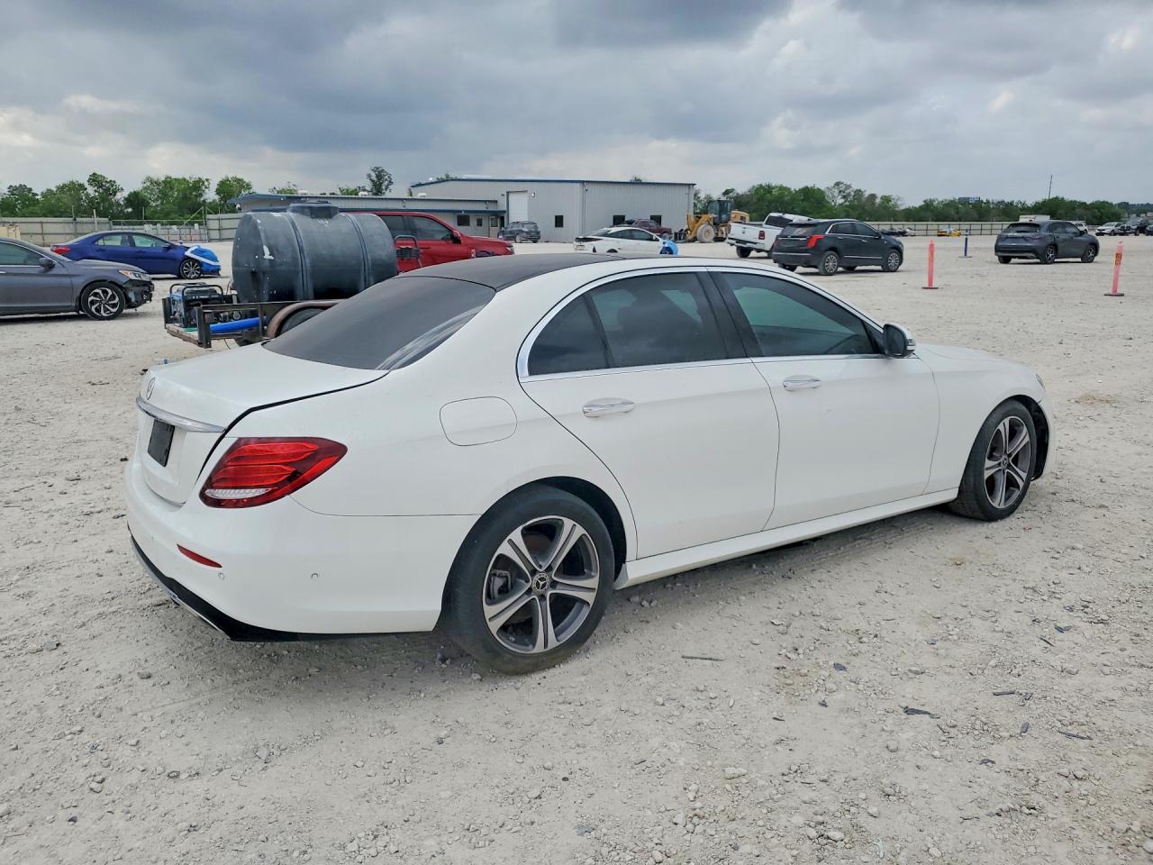 Mercedes-Benz E-Class 300