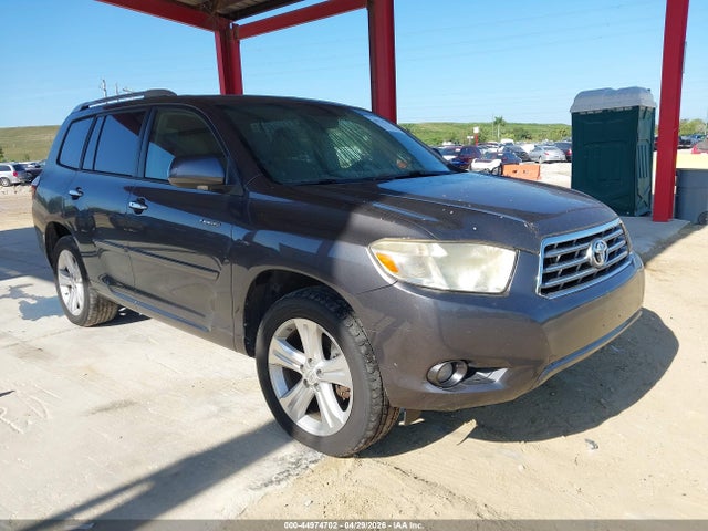 Salvage Toyota Highlander Image