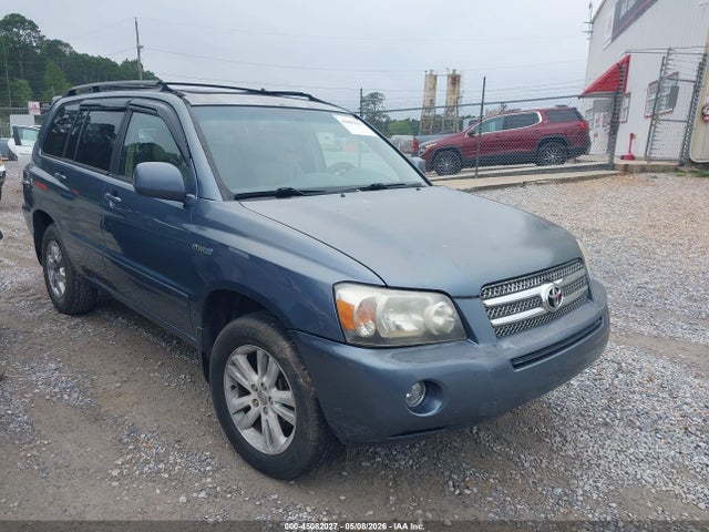 Salvage Toyota Highlander Image