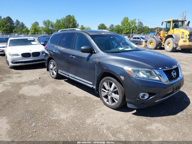 Salvage Nissan Pathfinder Image