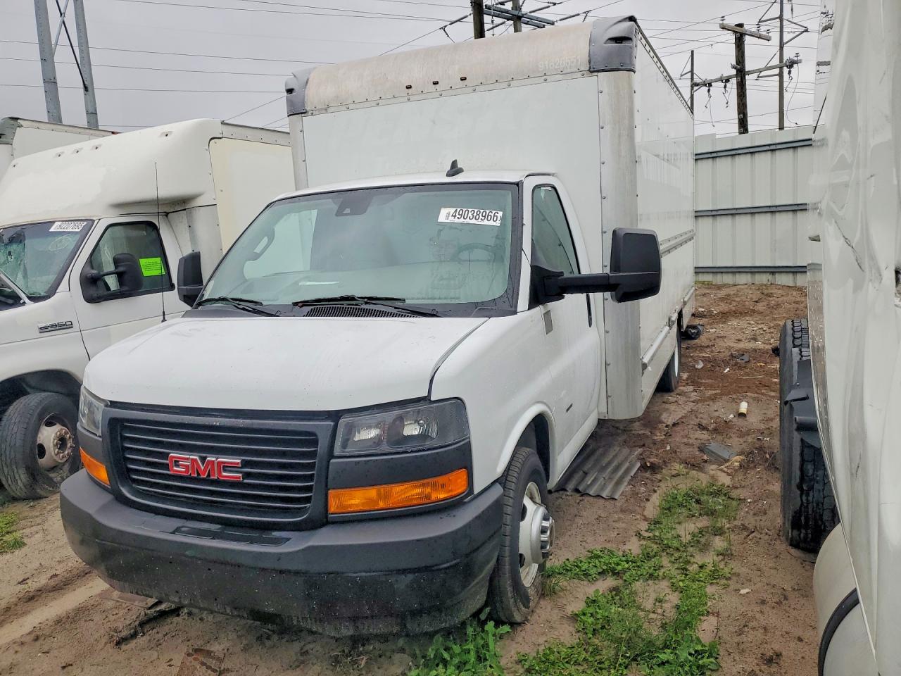 Salvage GMC Savana Image