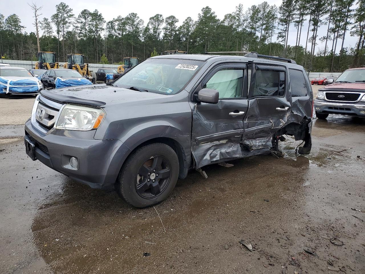 Salvage Honda Pilot Image