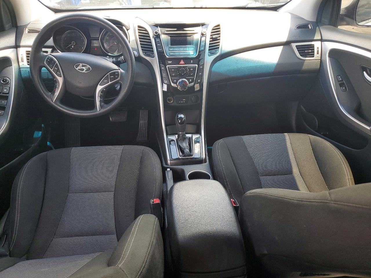 Hyundai ELANTRA Base