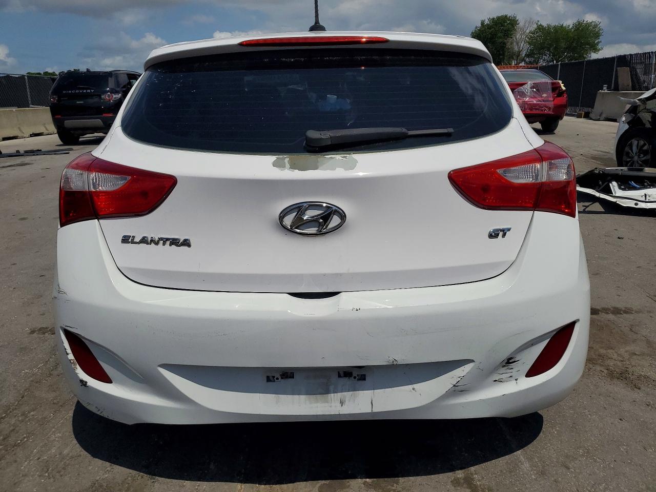 Hyundai ELANTRA Base