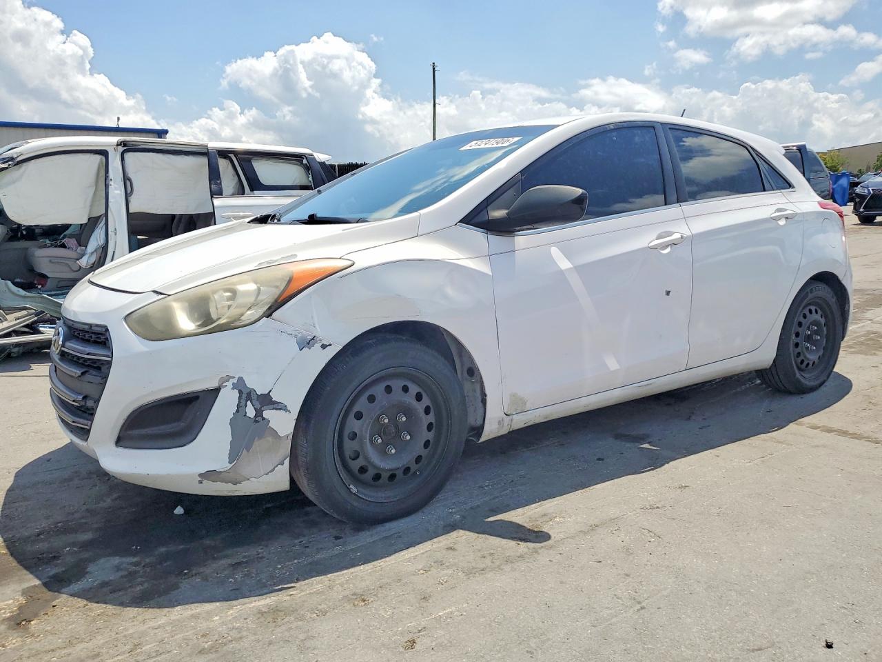 Salvage Hyundai ELANTRA Image