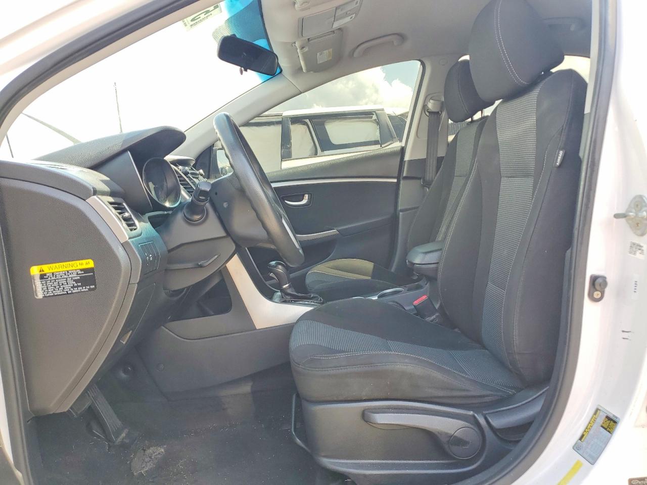 Hyundai ELANTRA Base