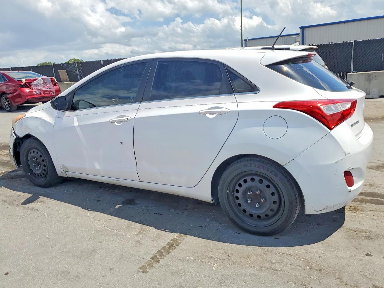 Hyundai ELANTRA Base