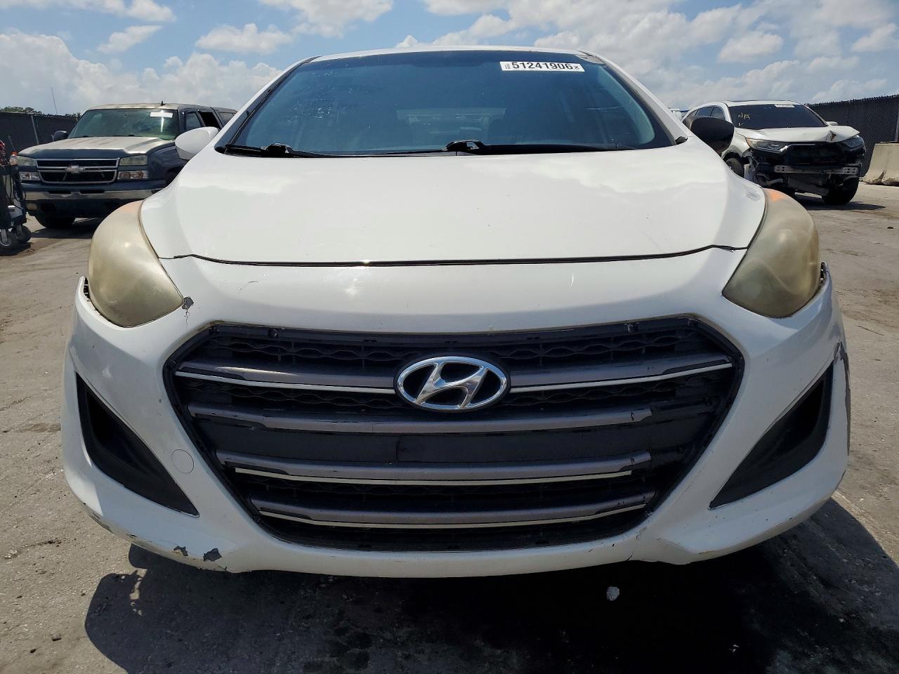 Hyundai ELANTRA Base