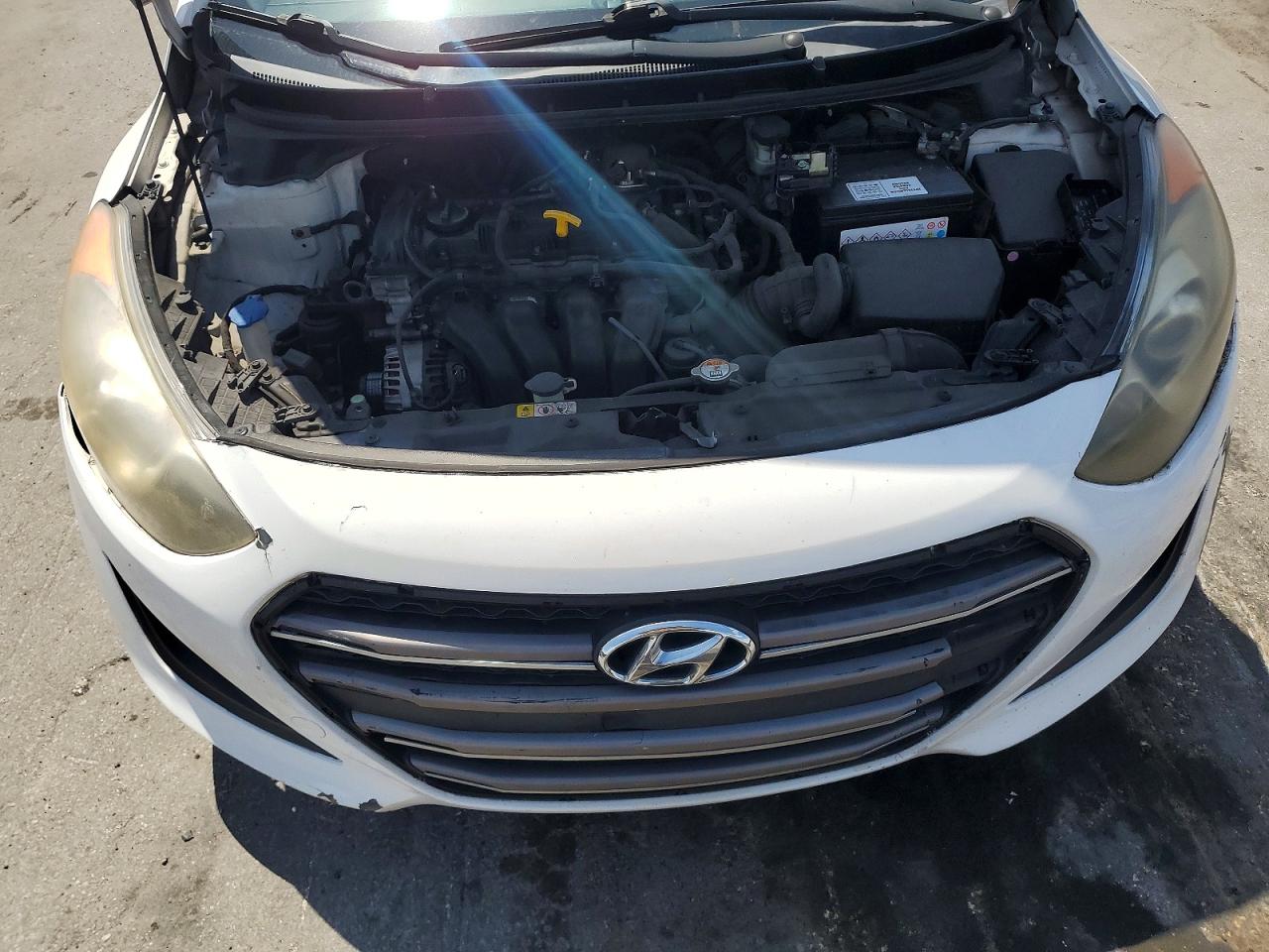 Hyundai ELANTRA Base