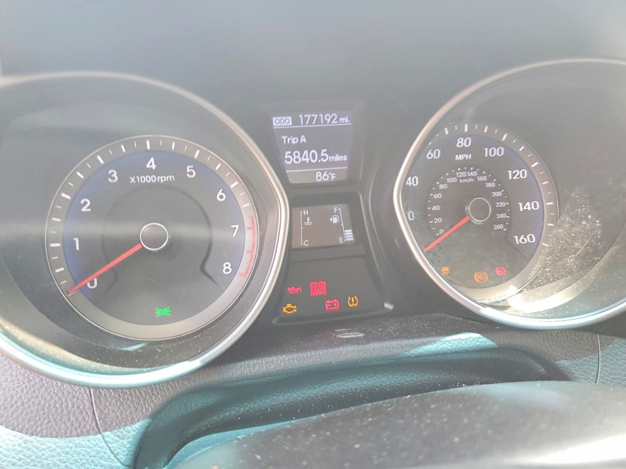 Hyundai ELANTRA Base