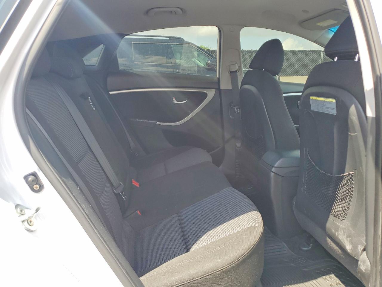 Hyundai ELANTRA Base