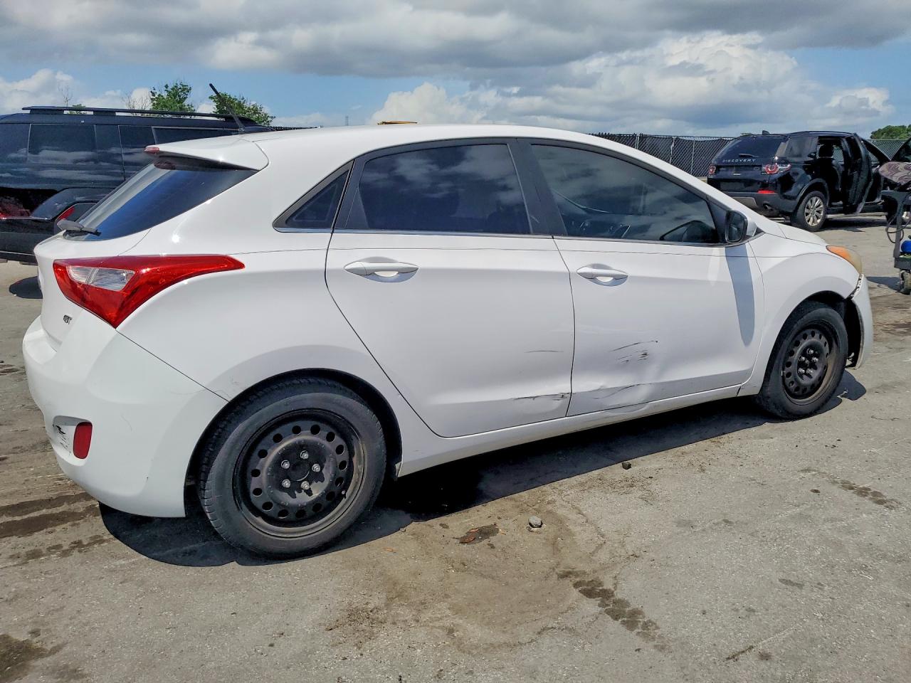 Hyundai ELANTRA Base