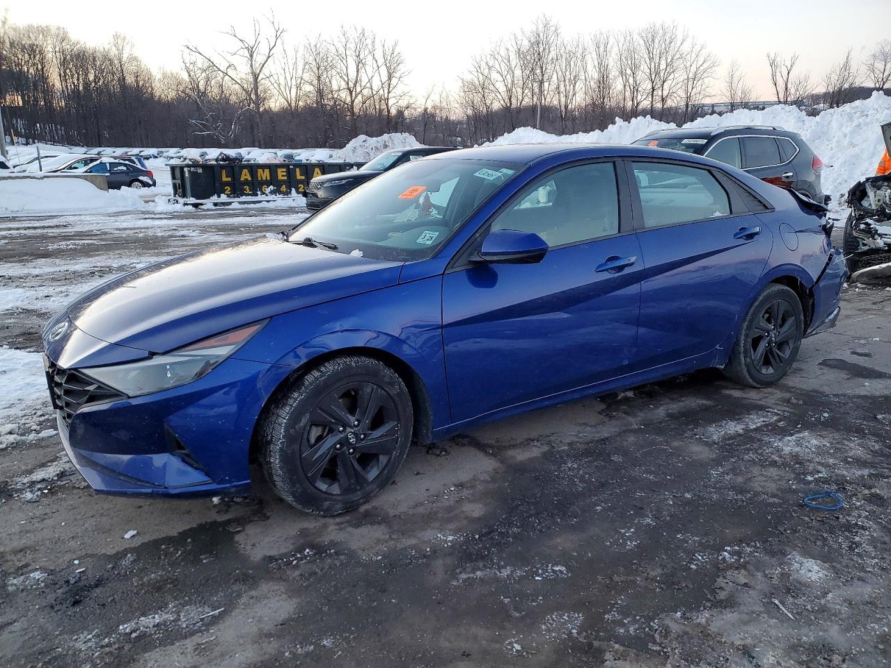 Salvage Hyundai ELANTRA Image