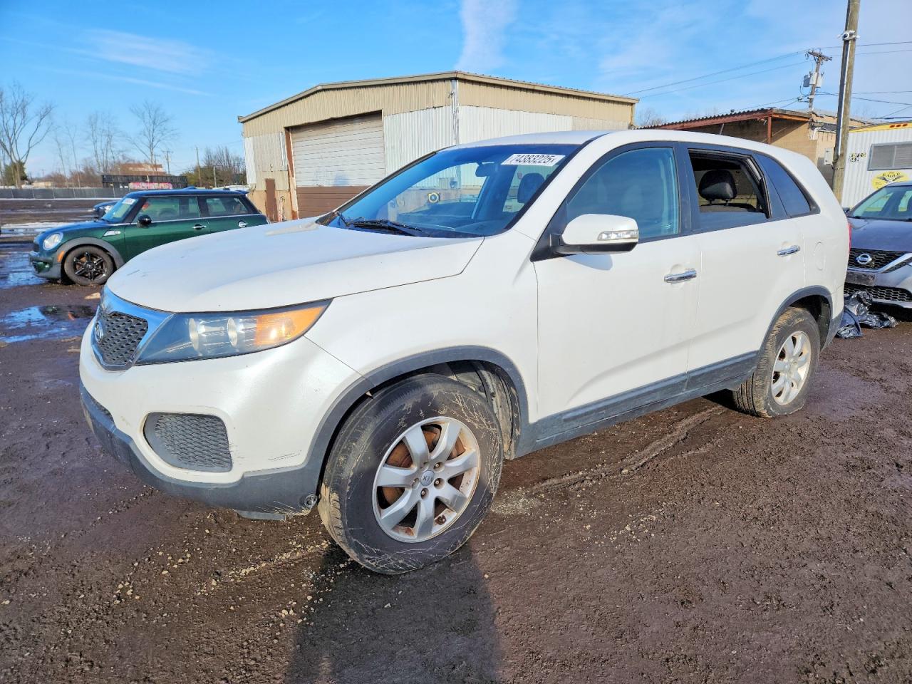 Salvage Kia Sorento Image