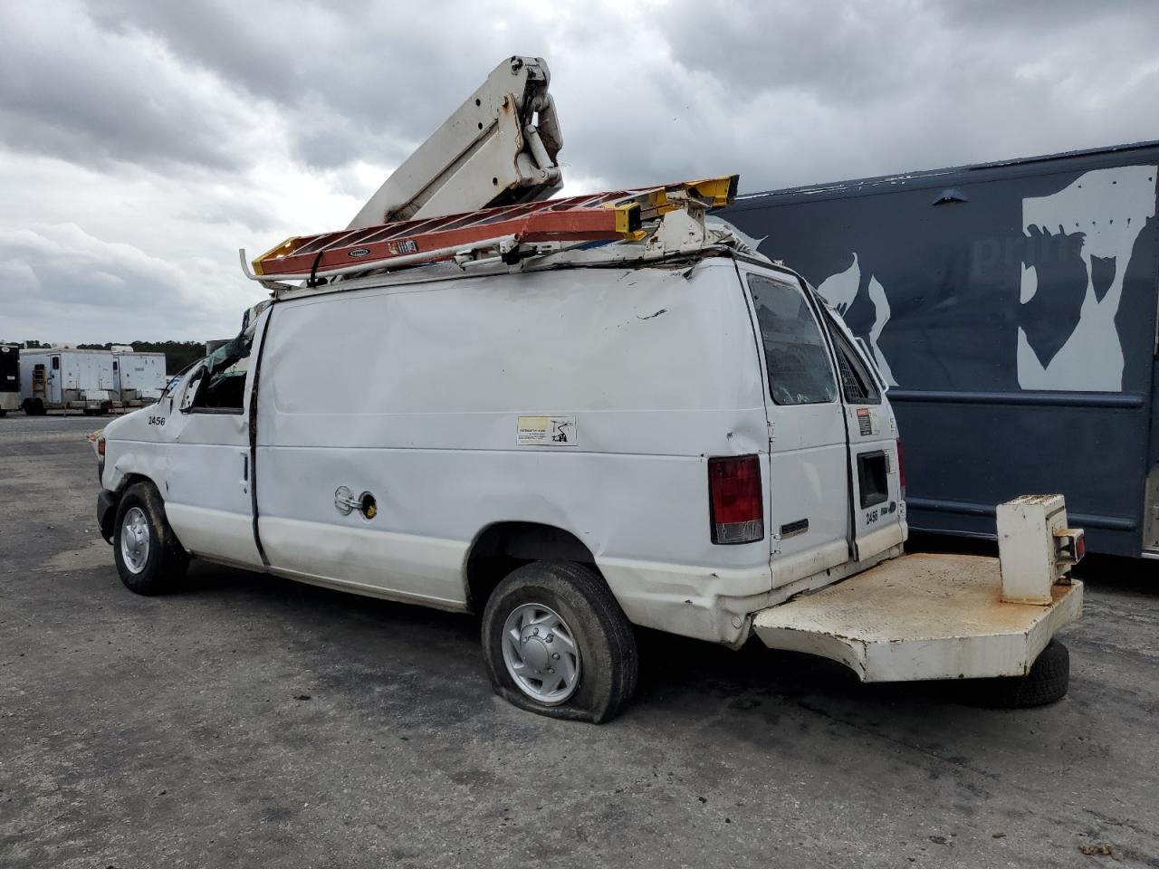 Ford Econoline E350 Super Duty Van