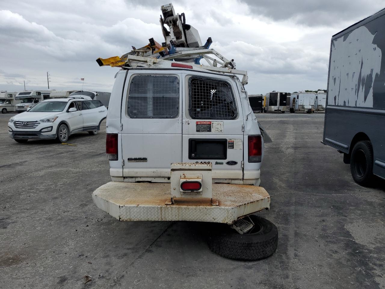 Ford Econoline E350 Super Duty Van