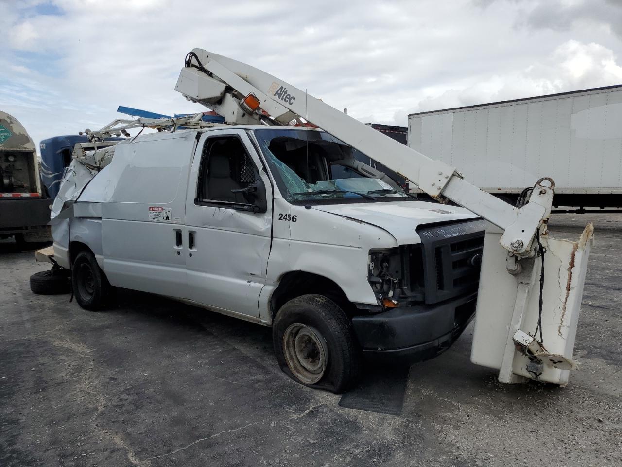 Ford Econoline E350 Super Duty Van