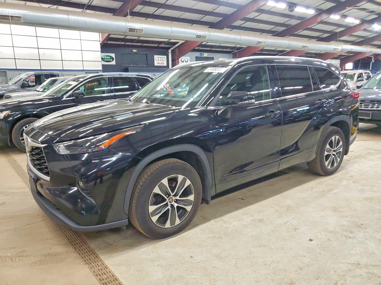 Salvage Toyota Highlander Image