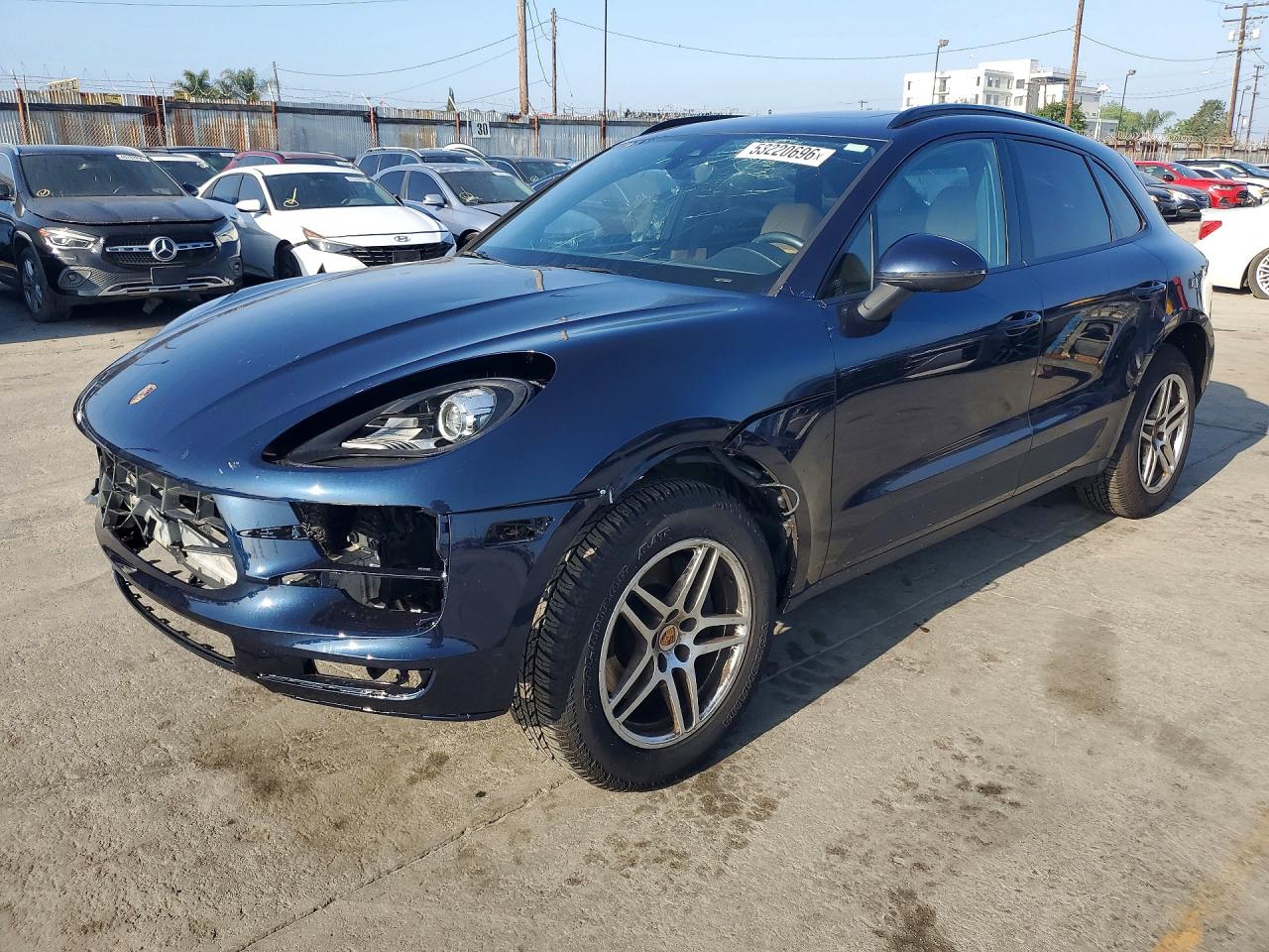 Salvage Porsche Macan Image