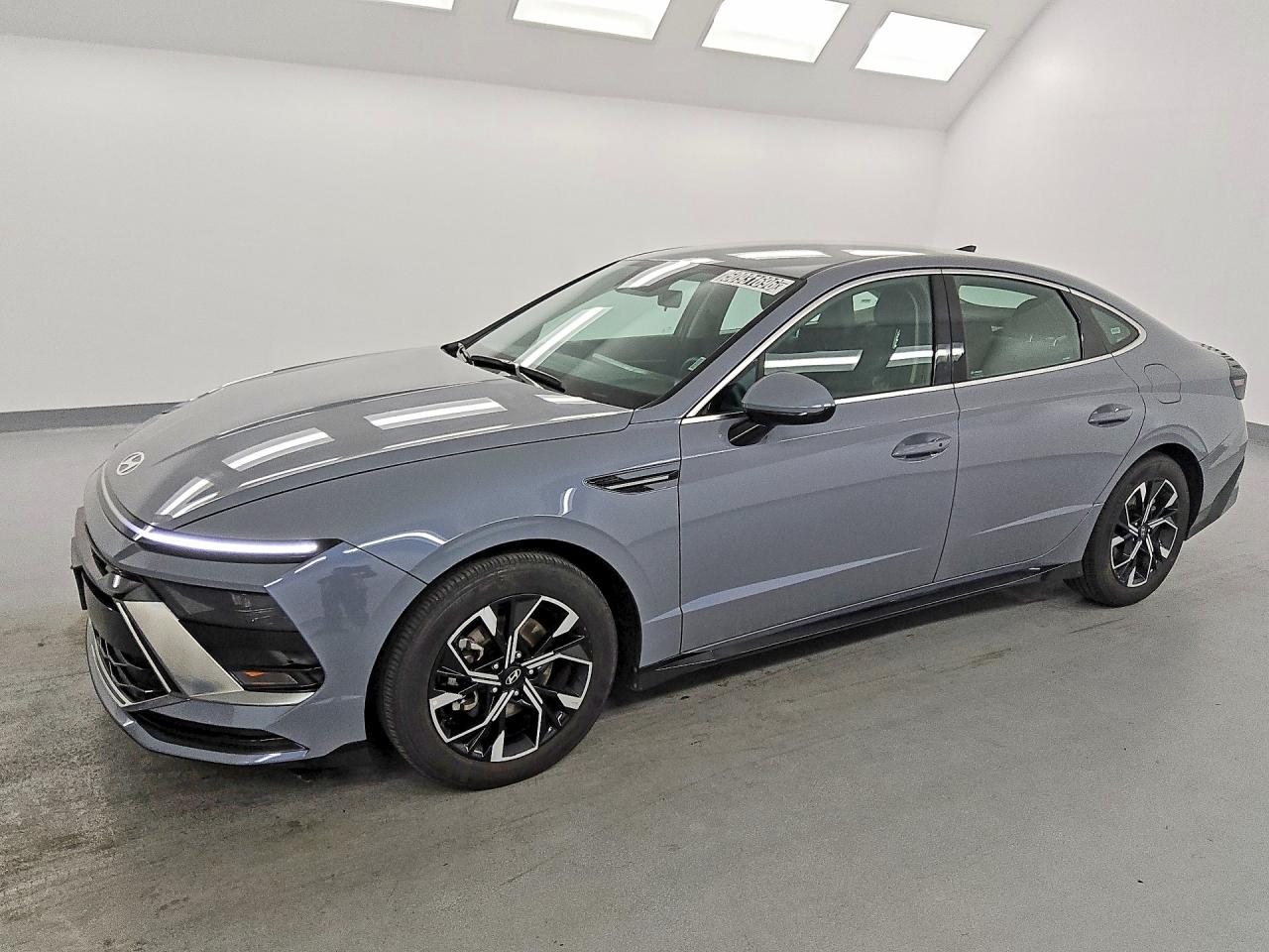 Salvage Hyundai SONATA Image