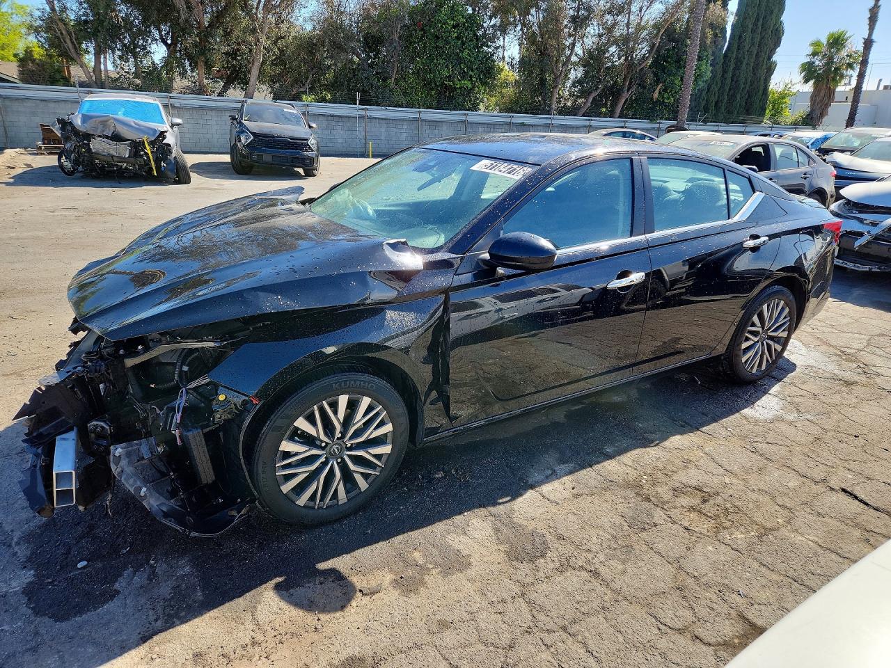 Salvage Nissan Altima Image