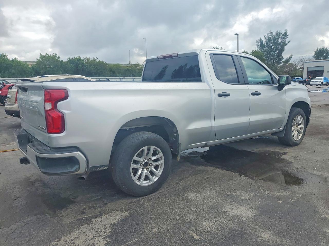 Chevrolet Silverado Ltd C1500 Custom