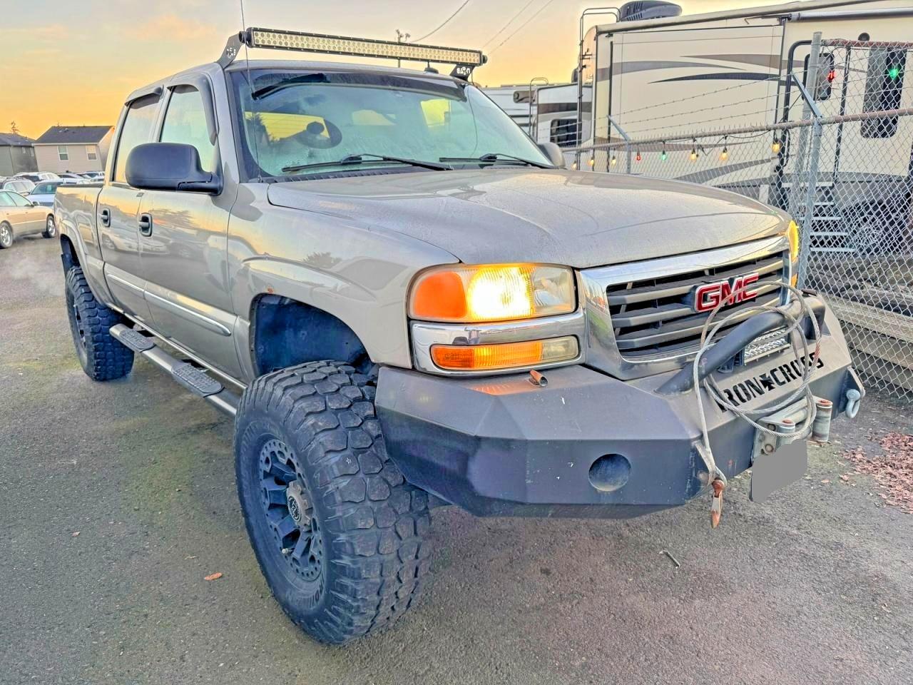 Salvage GMC Sierra Image
