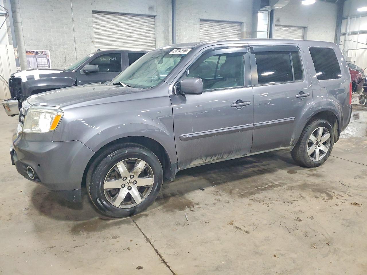 Salvage Honda Pilot Image
