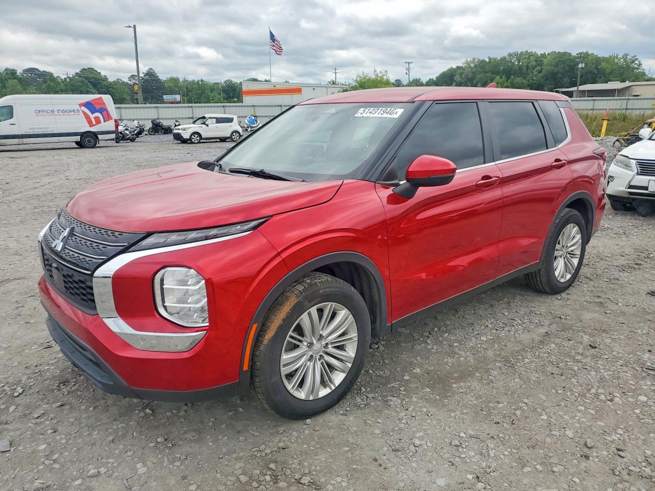 Salvage Mitsubishi Outlander Image