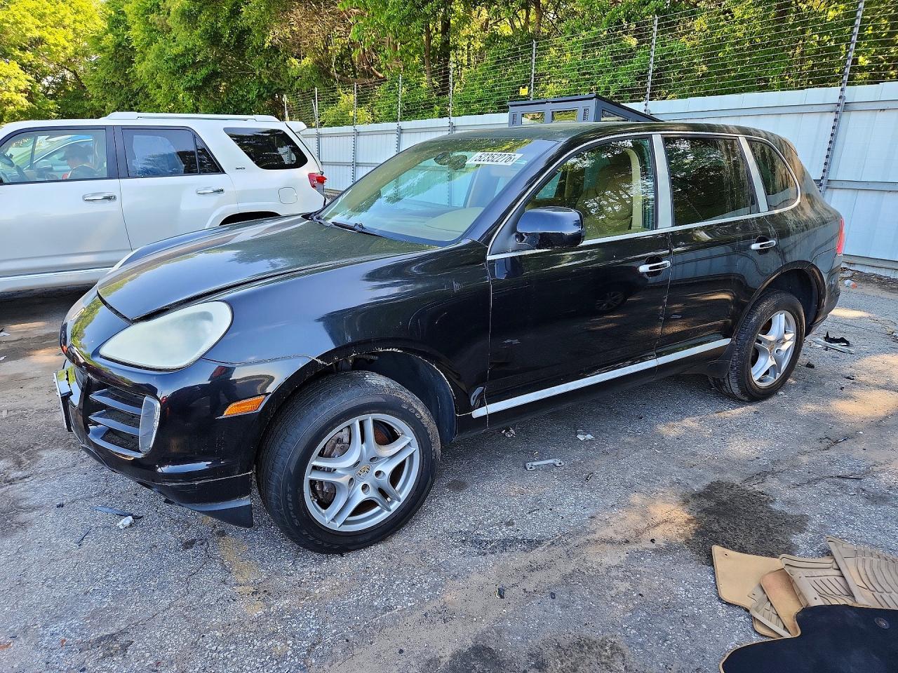 Salvage Porsche Cayenne Image