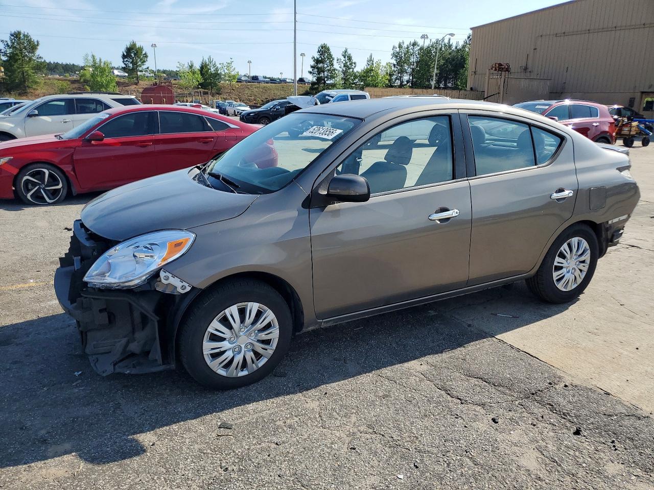 Salvage Nissan Versa Image