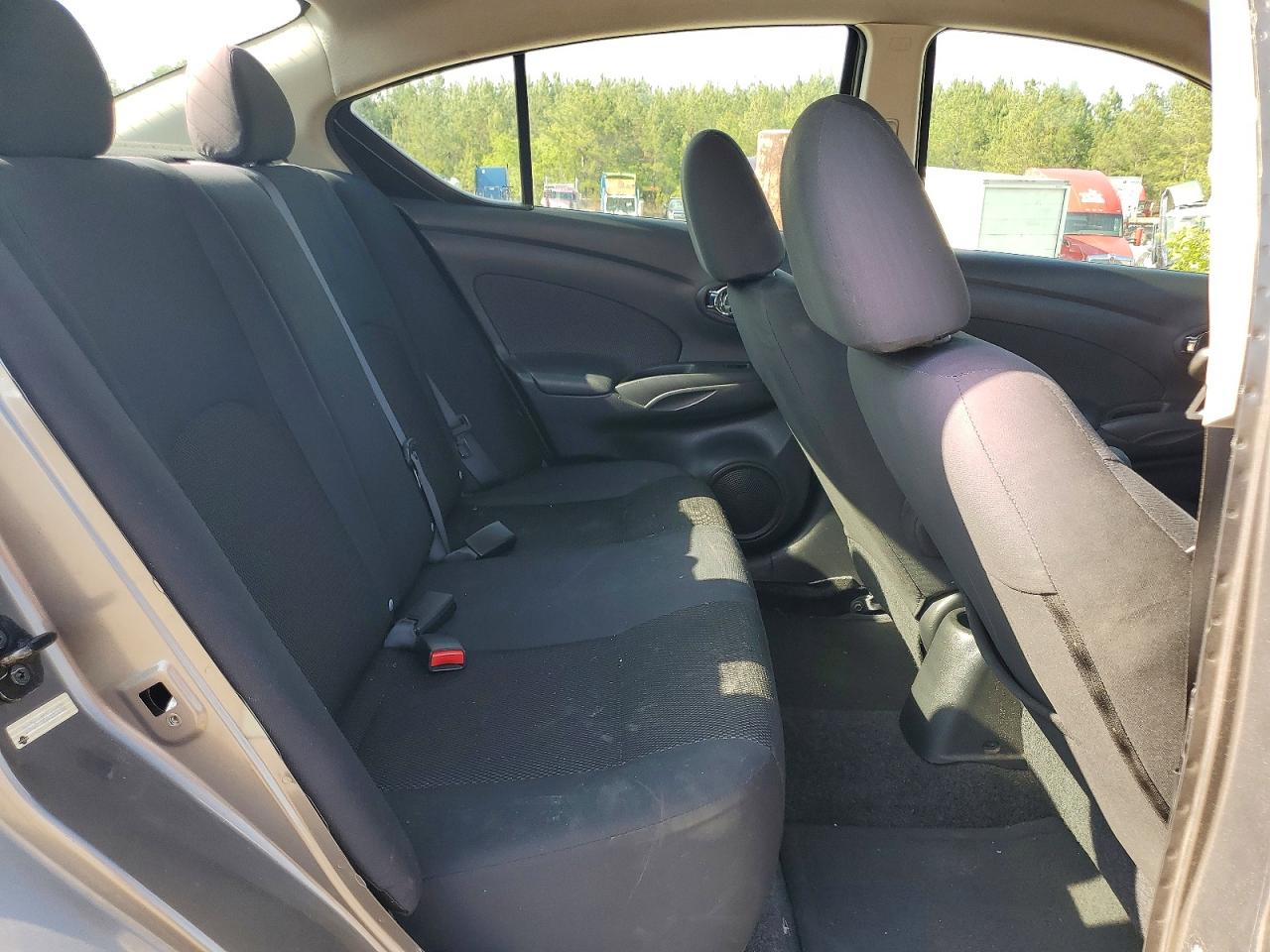 Nissan Versa 1.6 S