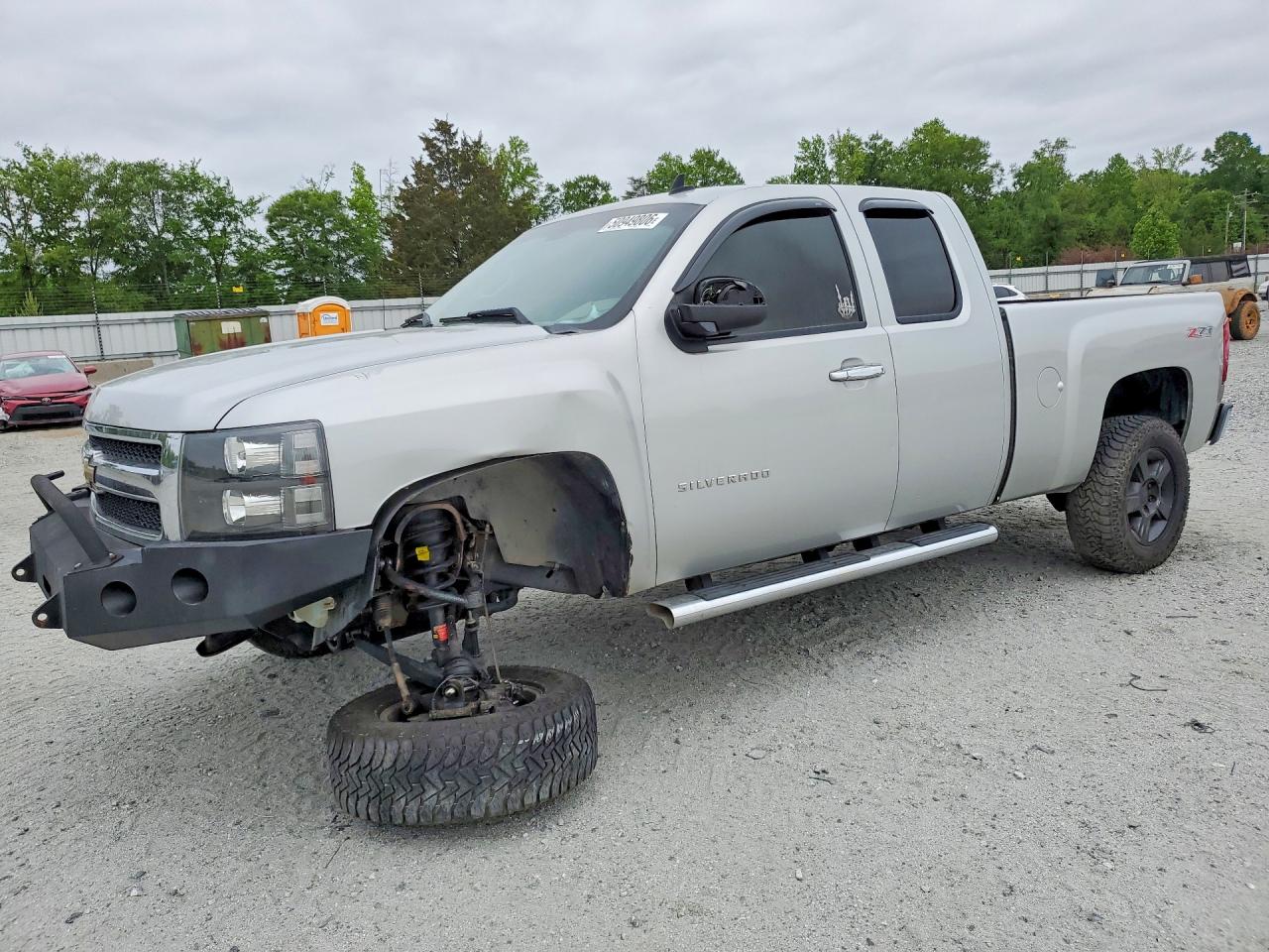 Salvage Chevrolet Silverado Image