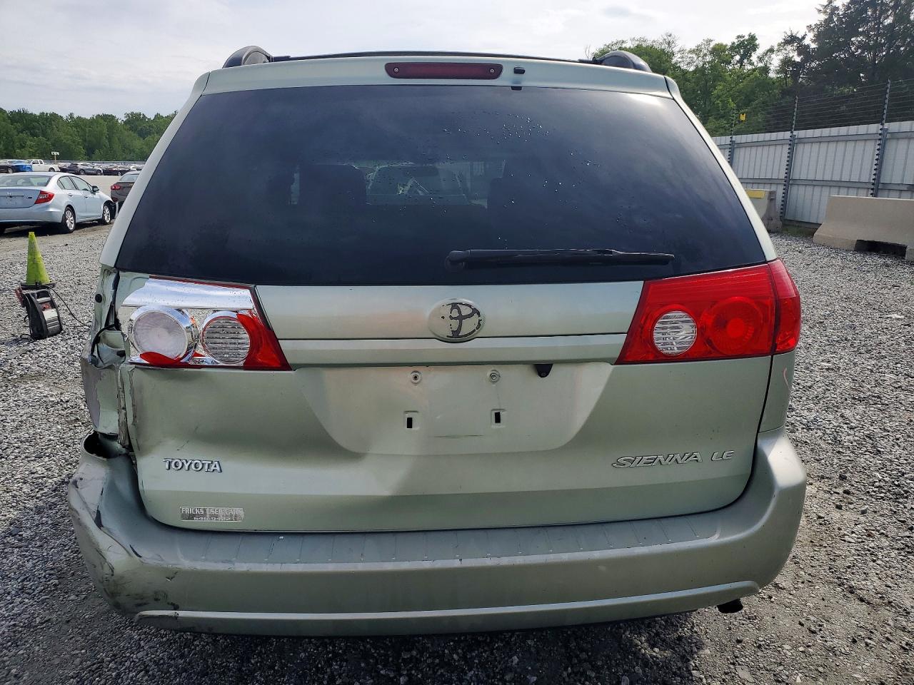 Toyota Sienna Le 7 Passenger
