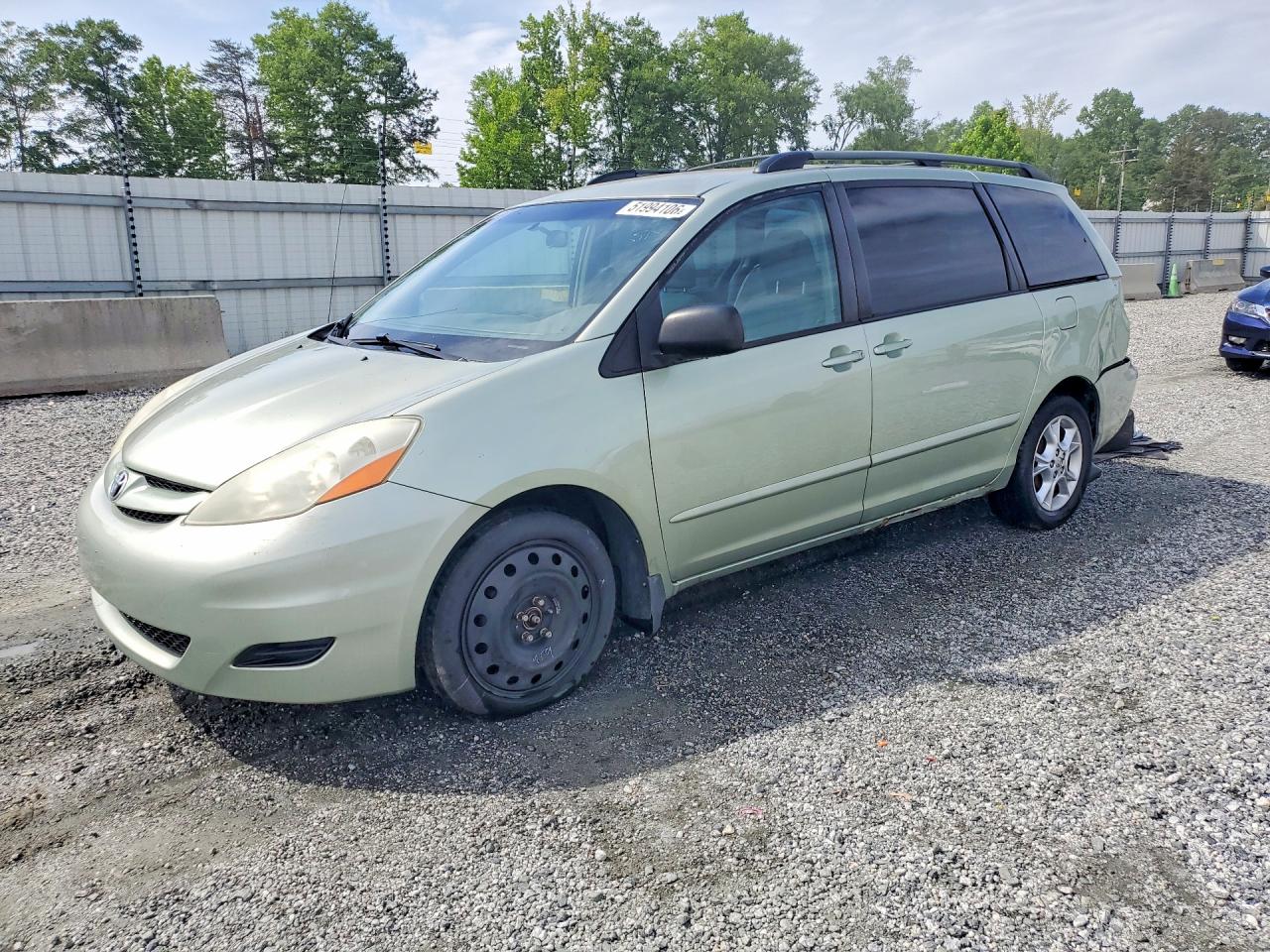 Salvage Toyota Sienna Image