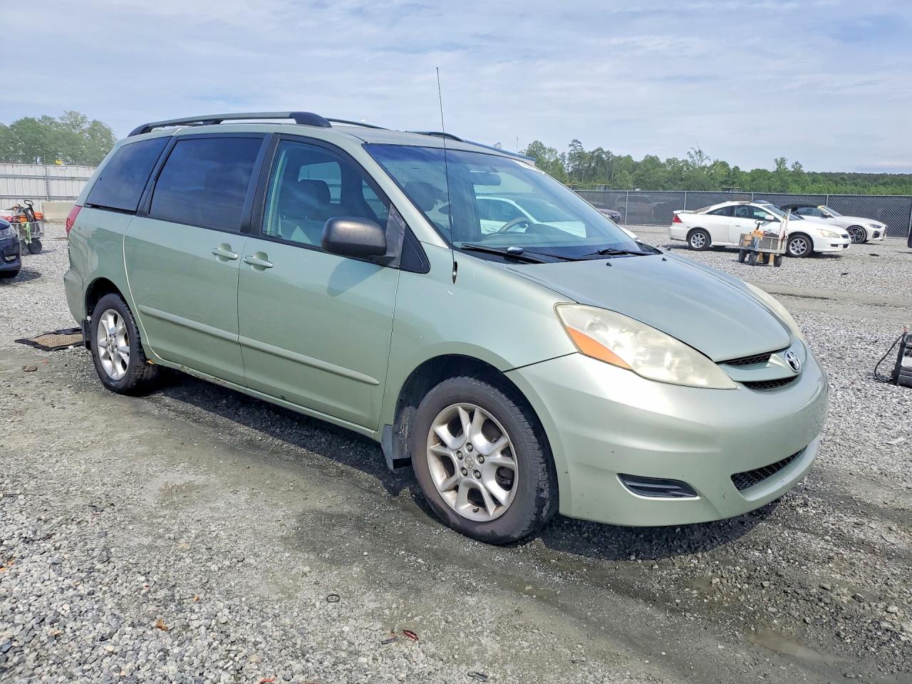 Toyota Sienna Le 7 Passenger