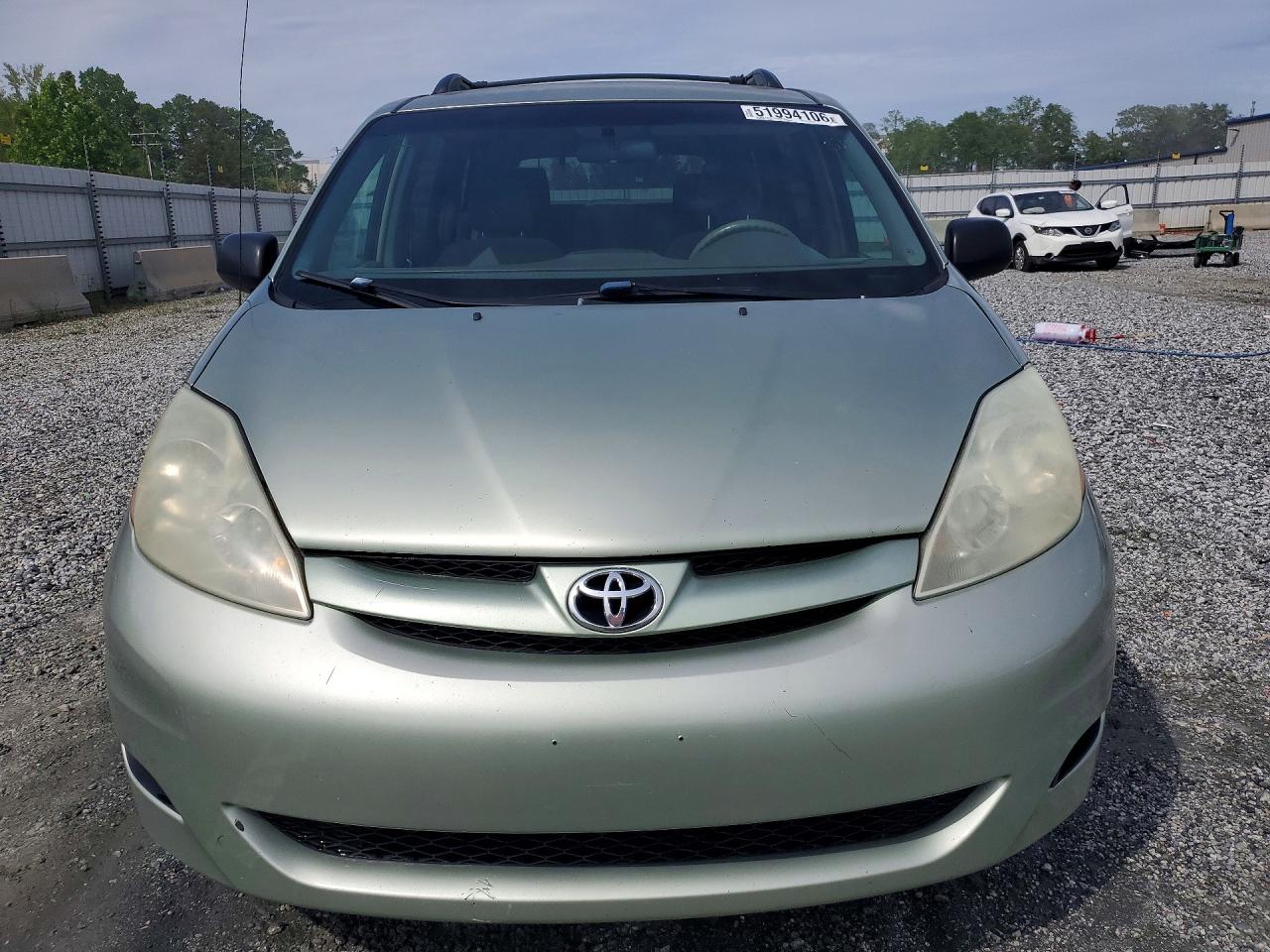 Toyota Sienna Le 7 Passenger