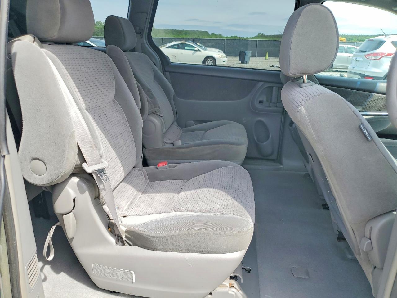 Toyota Sienna Le 7 Passenger
