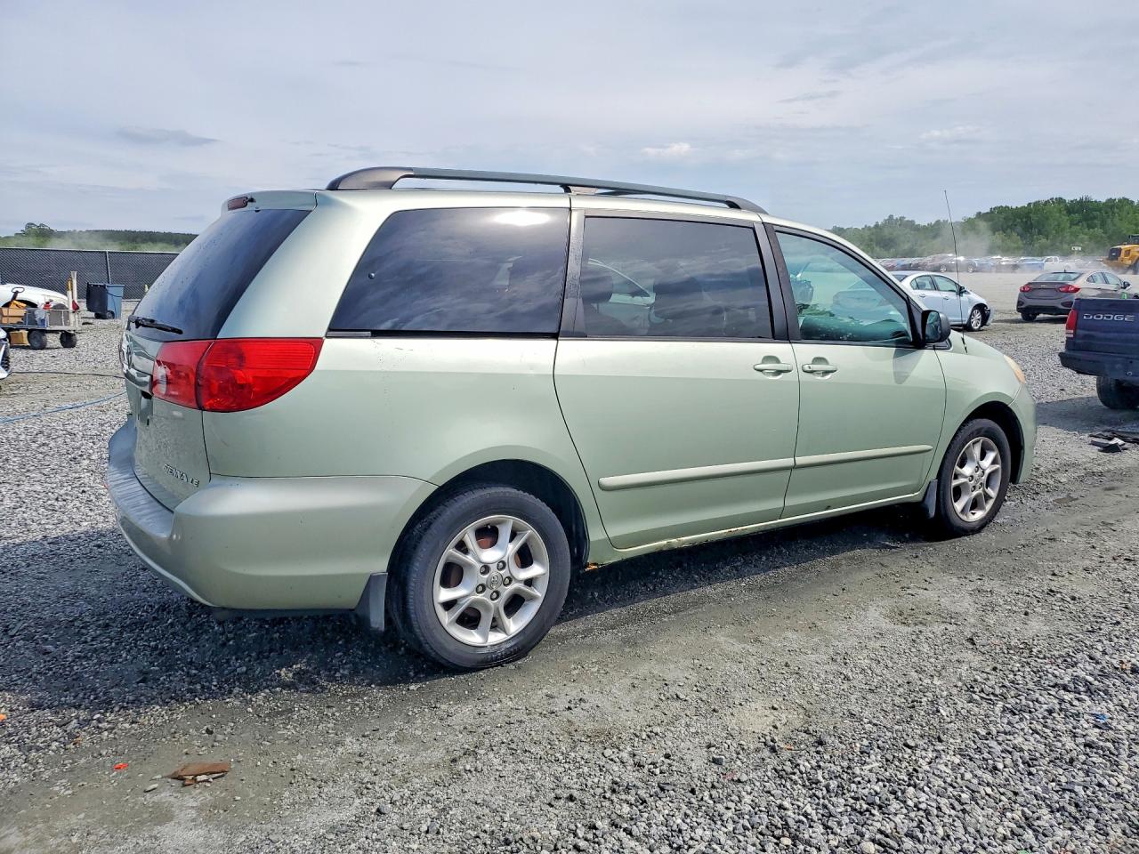 Toyota Sienna Le 7 Passenger