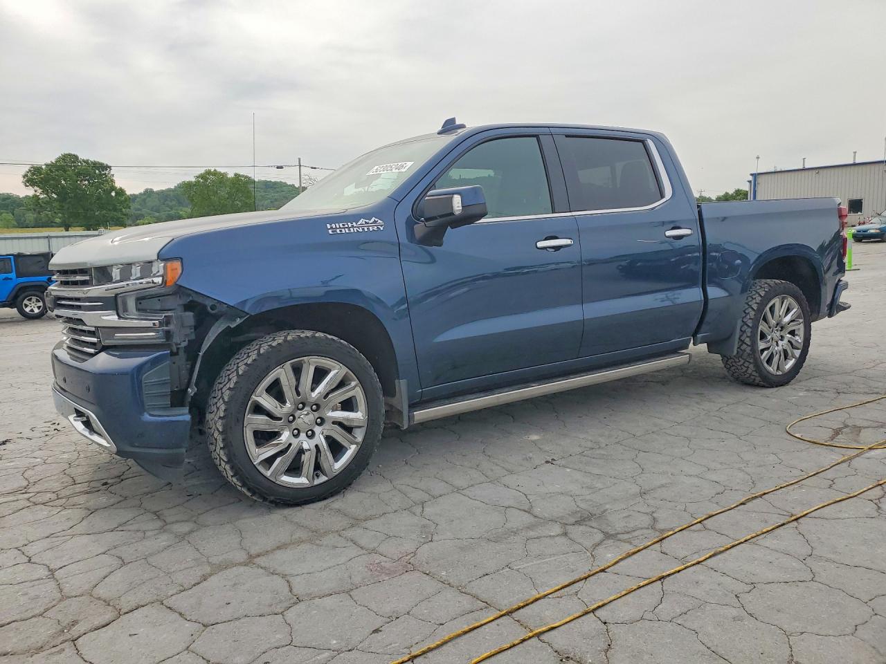 Salvage Chevrolet Silverado Image