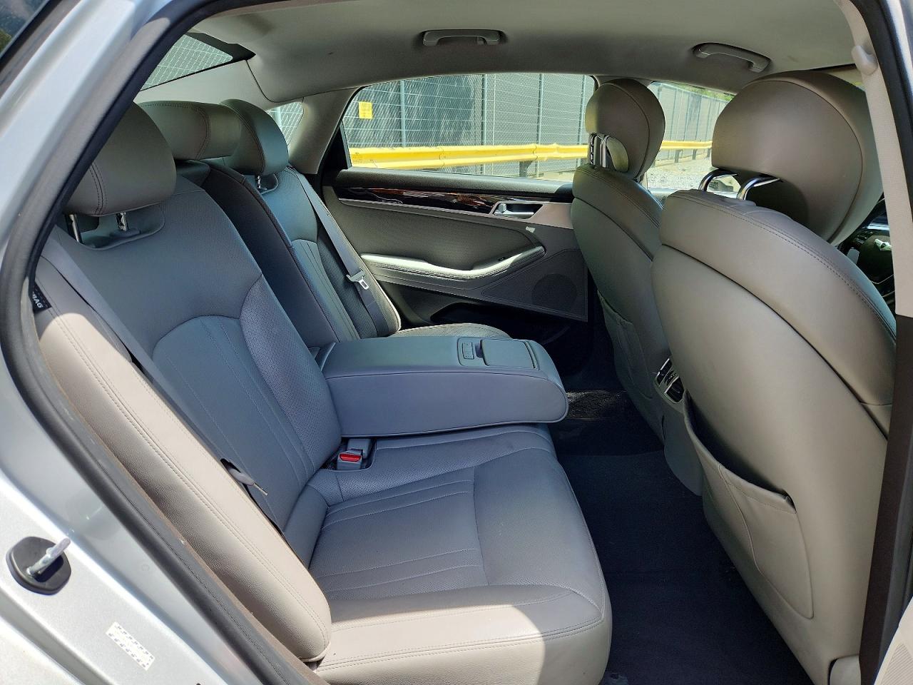 Hyundai Genesis 3.8l