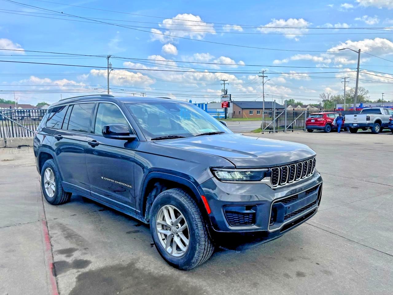 Salvage Jeep Cherokee Image