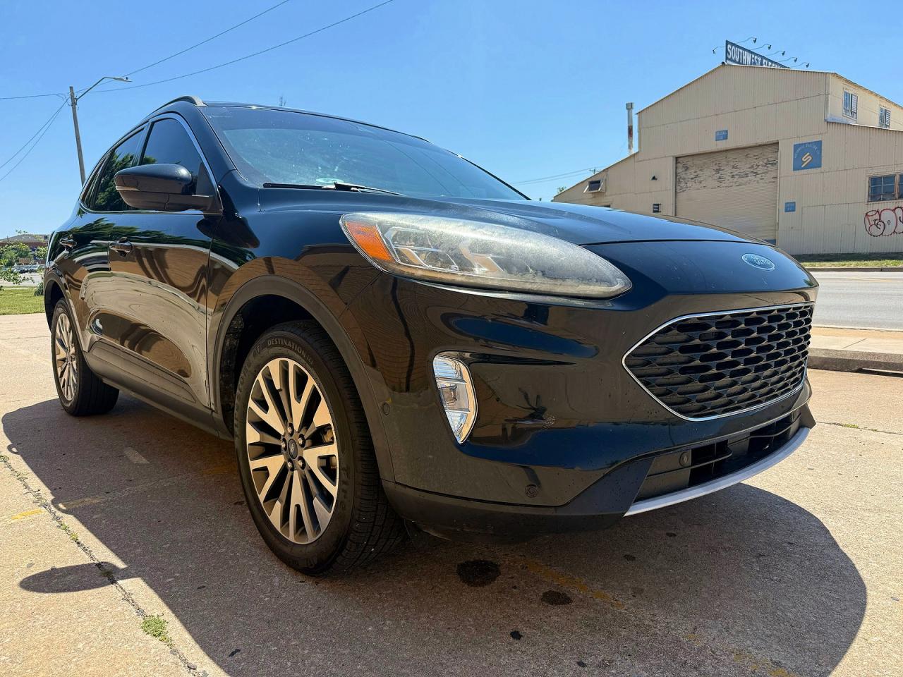 Salvage Ford Escape Image